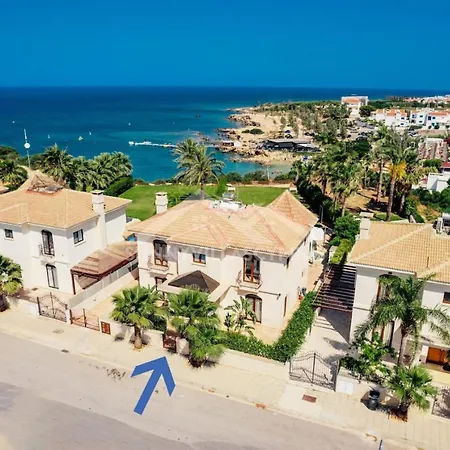 Sunnyvillas: 4br Seafront Villa*private Pool*bw44 Protaras